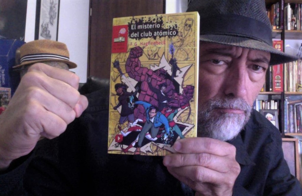 César el joven mexicano que tendrá que resolver el homicidio de un superhéroe