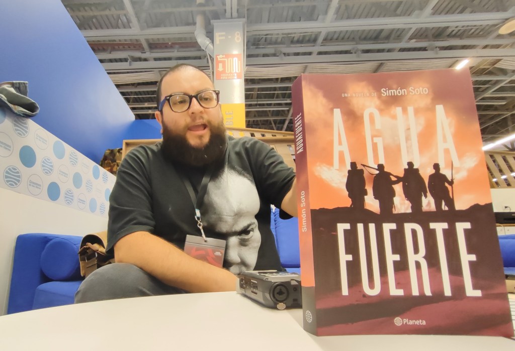 “A los latinoamericanos nos llama mucho hechizo del narrador”: Simón&nbsp;Soto