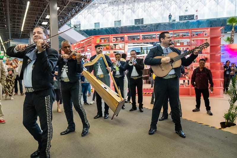 Sigan a ese&nbsp;mariachi