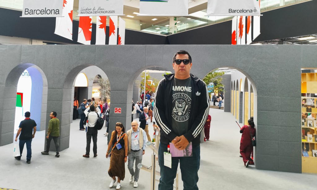 “Mi literatura es muy punk, siempre escribo fuera de lo que está de moda”: Carlos Velázquez